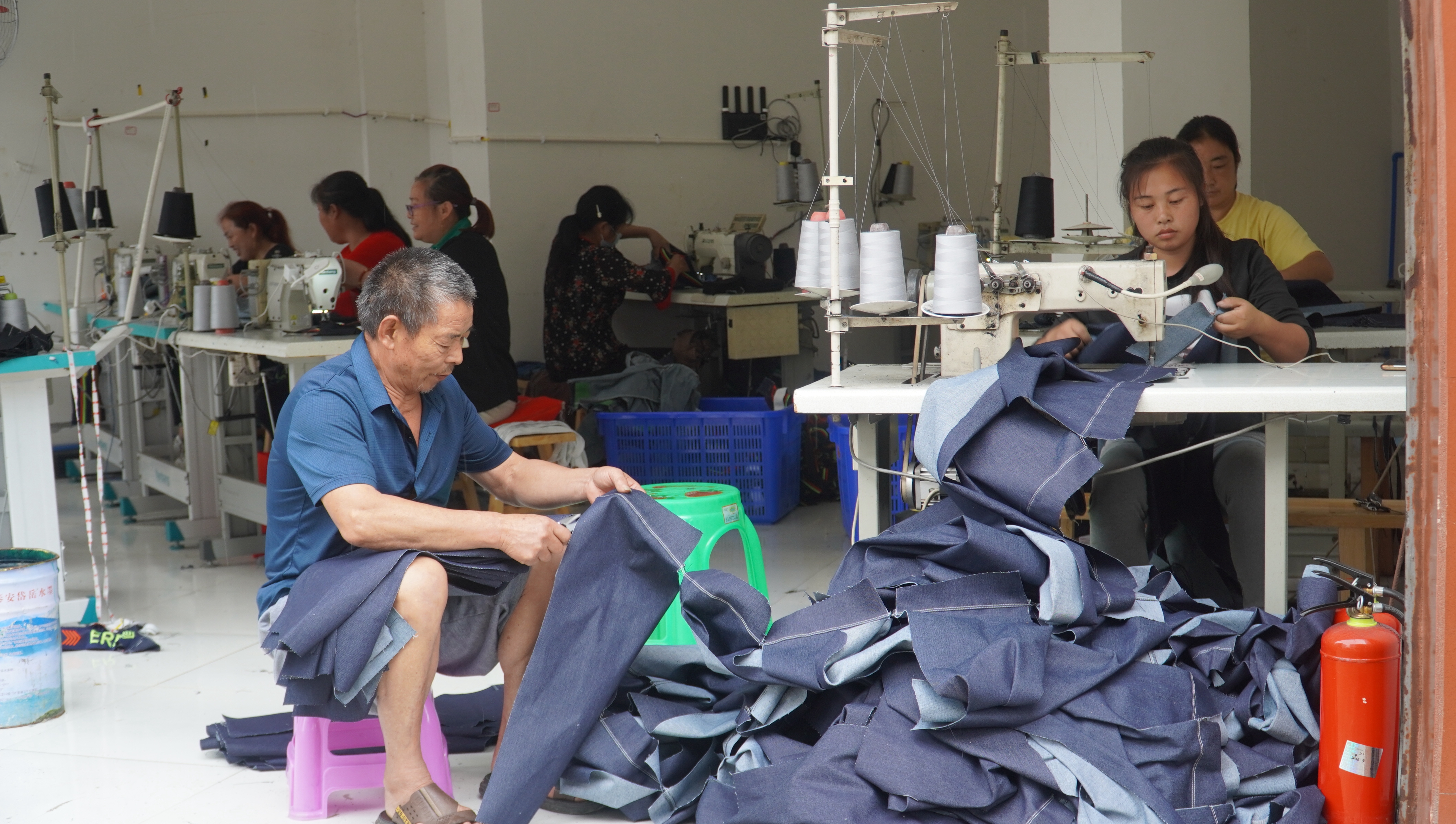 罗城方小君返乡创办服装厂回馈众乡亲